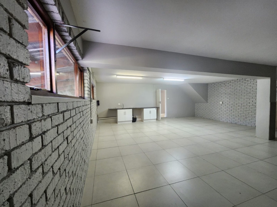 5 Bedroom Property for Sale in Loerie Park Western Cape